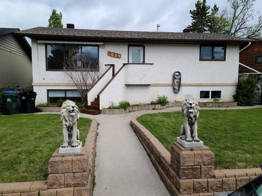 1009 1 Street NE Sundre AB T0M 1X0