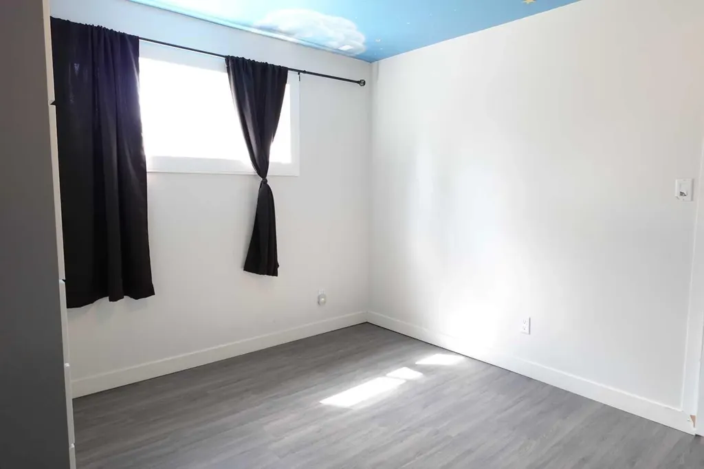 1009 1 Street NE Sundre AB T0M 1X0