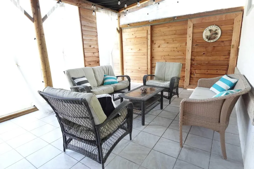 1009 1 Street NE Sundre AB T0M 1X0