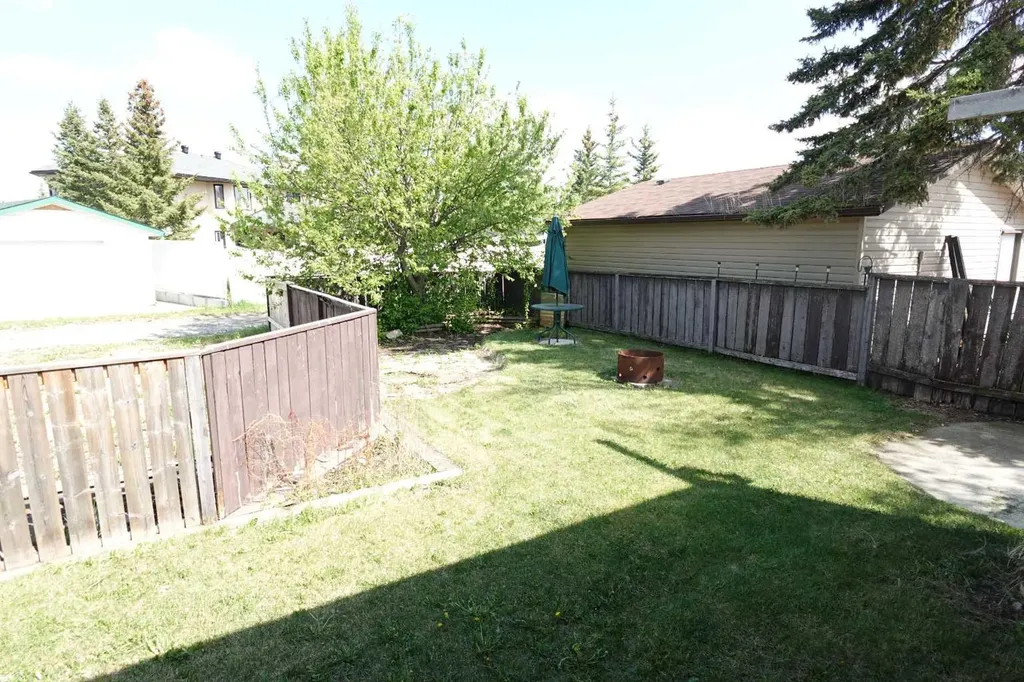 1009 1 Street NE Sundre AB T0M 1X0