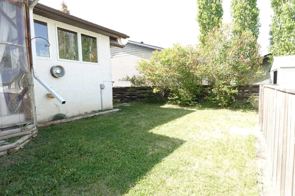 1009 1 Street NE Sundre AB T0M 1X0