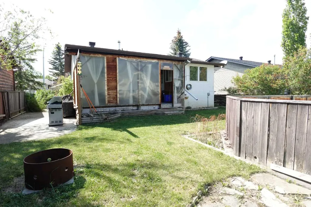 1009 1 Street NE Sundre AB T0M 1X0