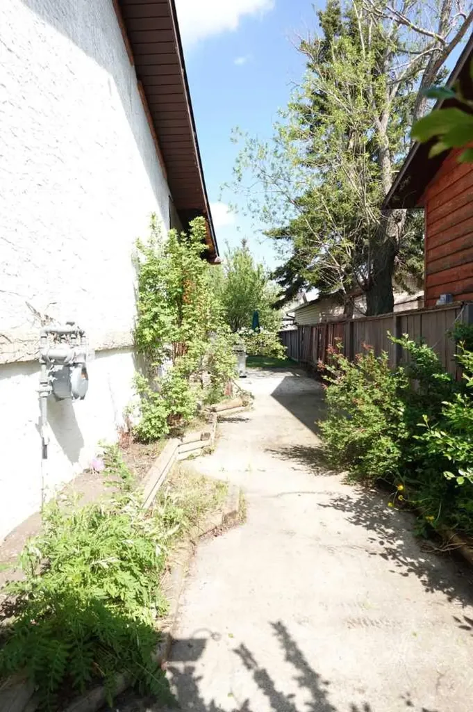 1009 1 Street NE Sundre AB T0M 1X0