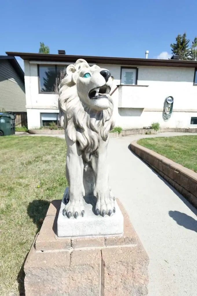 1009 1 Street NE Sundre AB T0M 1X0