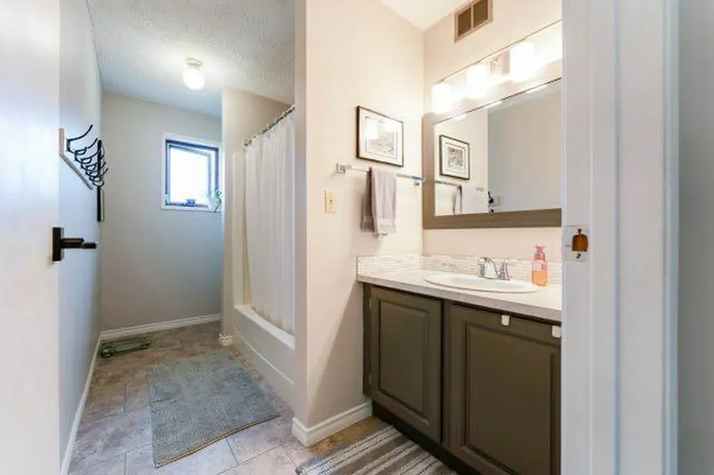 463 3 Avenue Drumheller AB T0J 2E0