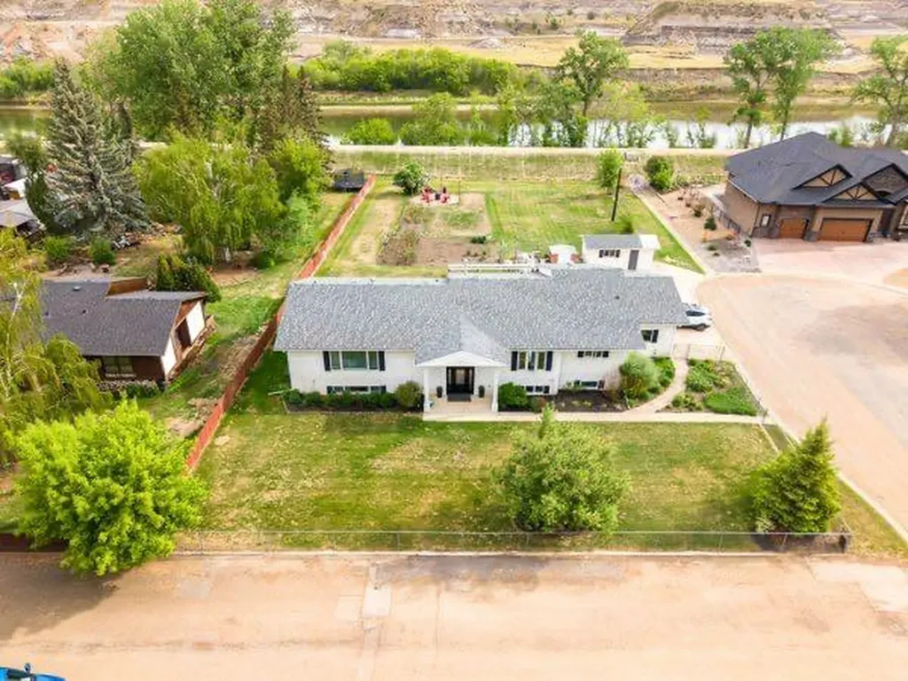 463 3 Avenue Drumheller AB T0J 2E0
