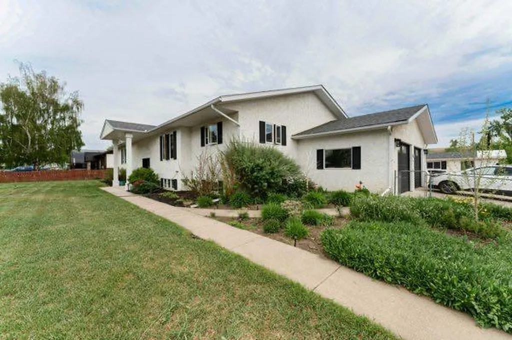 463 3 Avenue Drumheller AB T0J 2E0