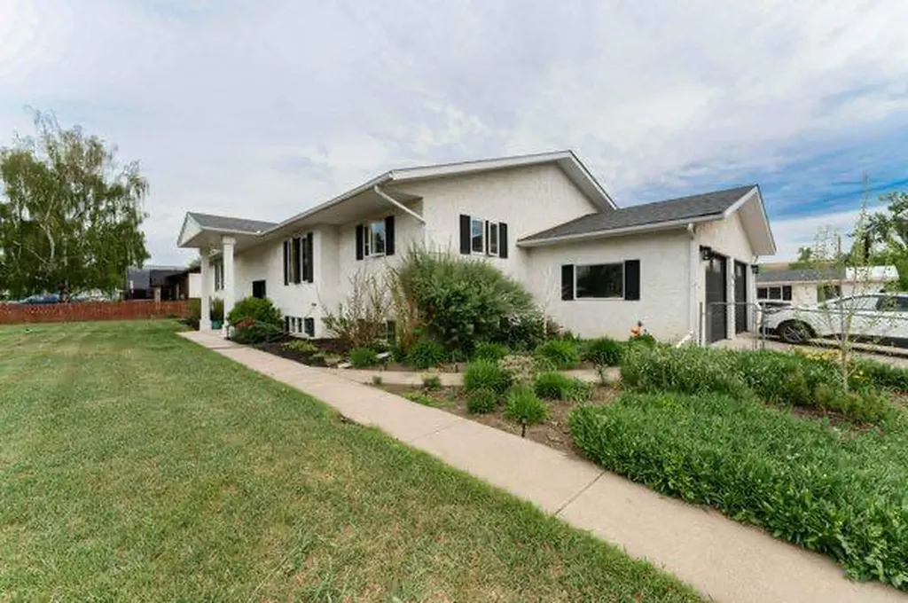 463 3 Avenue Drumheller AB T0J 2E0