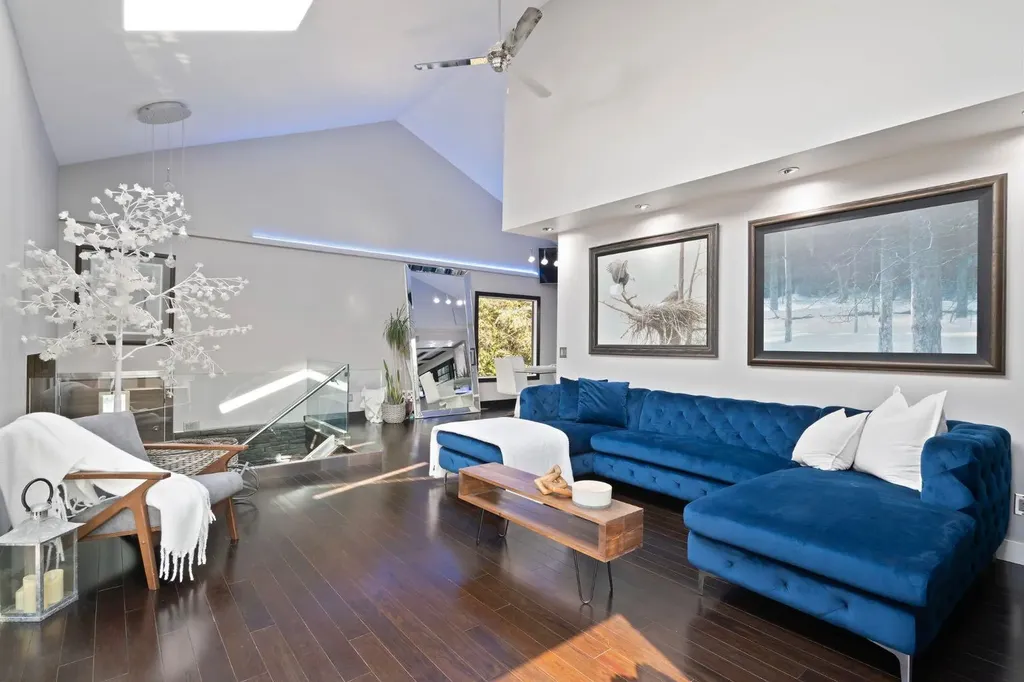 618 10 Street NE Calgary AB T2E 4M9