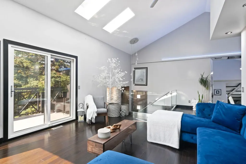 618 10 Street NE Calgary AB T2E 4M9