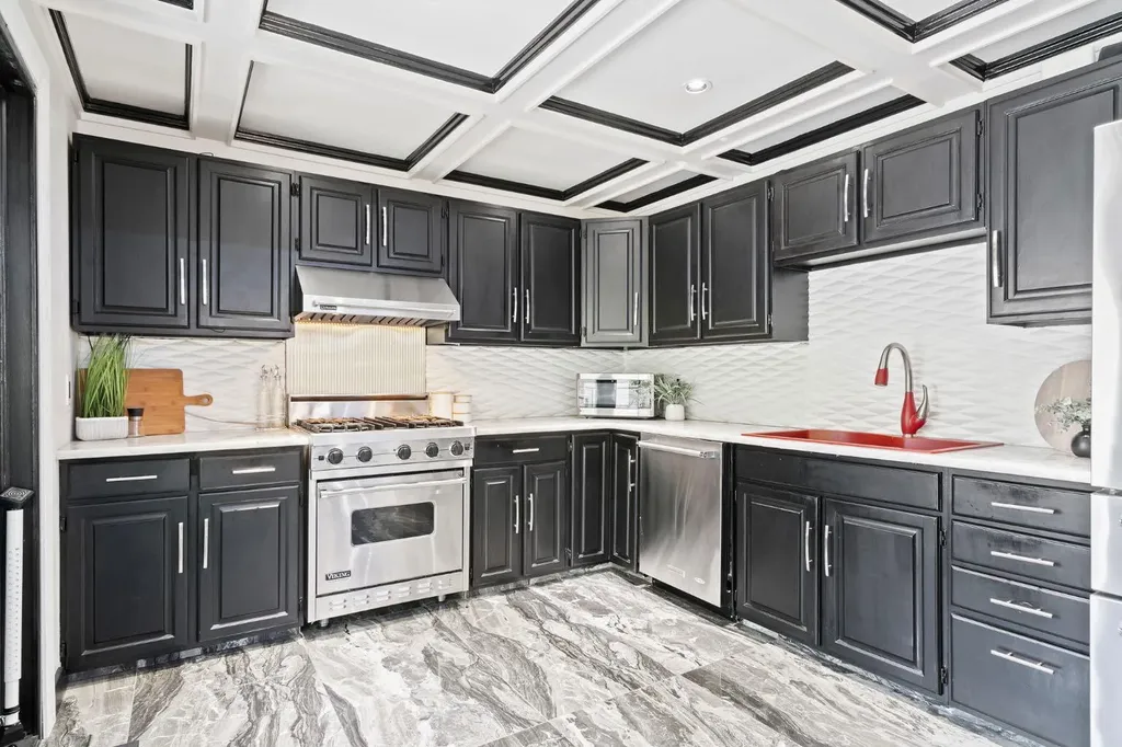 618 10 Street NE Calgary AB T2E 4M9