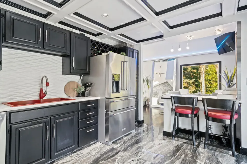 618 10 Street NE Calgary AB T2E 4M9