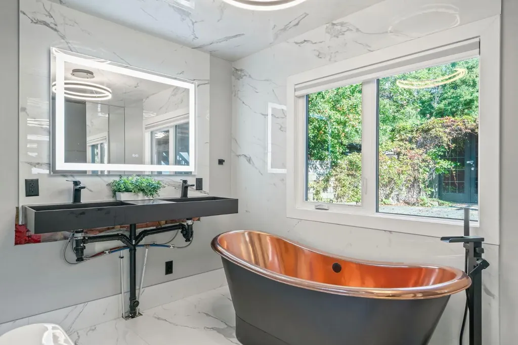 618 10 Street NE Calgary AB T2E 4M9