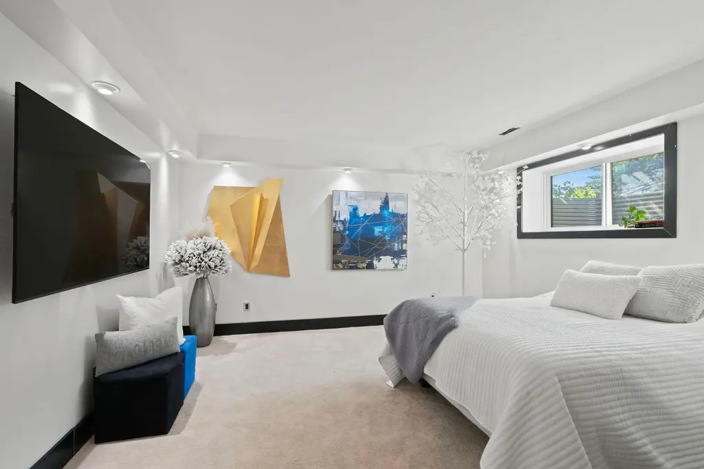 618 10 Street NE Calgary AB T2E 4M9
