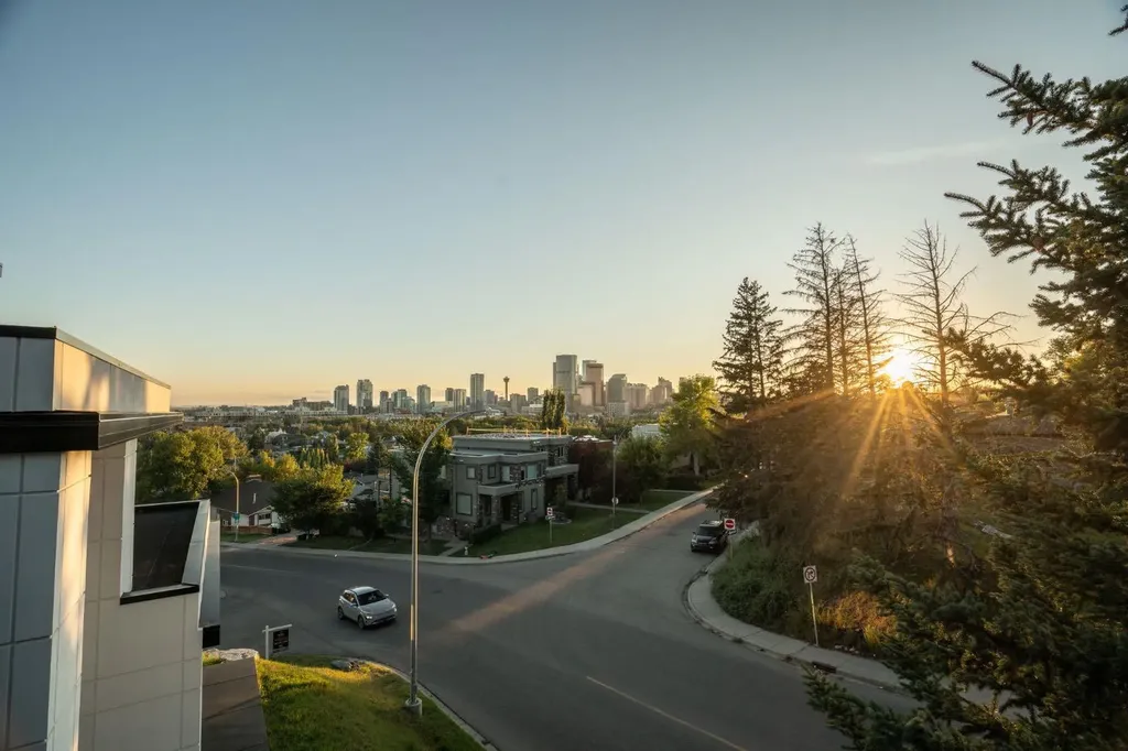 618 10 Street NE Calgary AB T2E 4M9