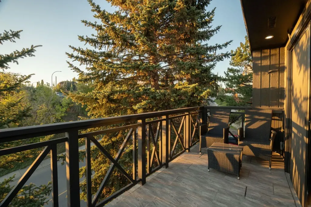 618 10 Street NE Calgary AB T2E 4M9