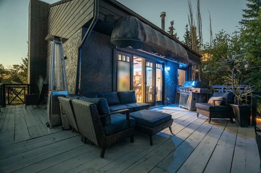 618 10 Street NE Calgary AB T2E 4M9