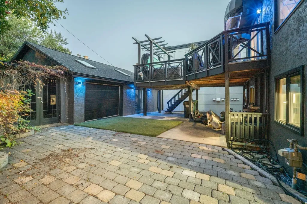 618 10 Street NE Calgary AB T2E 4M9