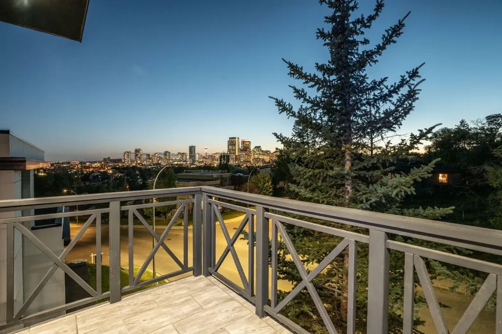 618 10 Street NE Calgary AB T2E 4M9