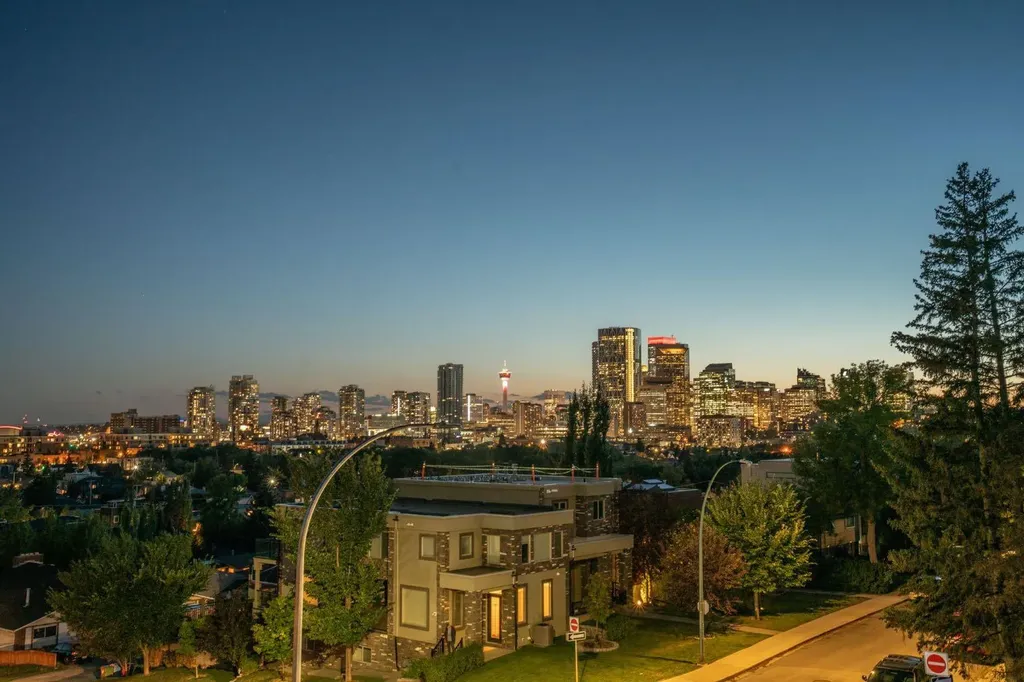 618 10 Street NE Calgary AB T2E 4M9