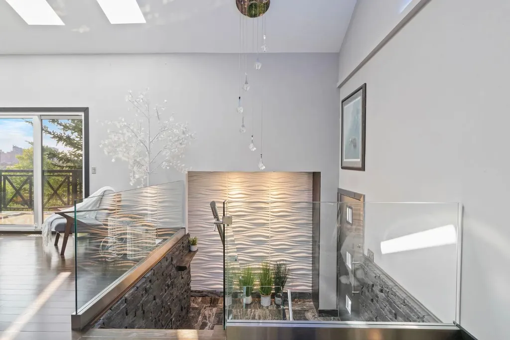 618 10 Street NE Calgary AB T2E 4M9