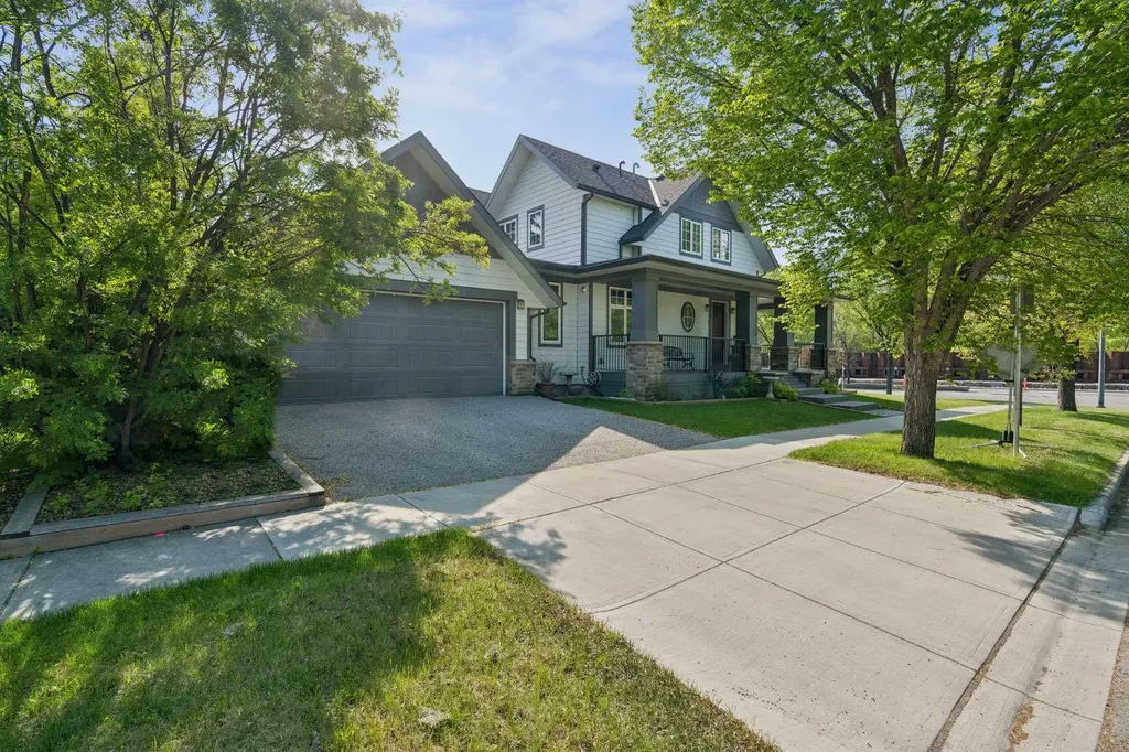 512 Memorial Drive NW Calgary AB T2N 3C4