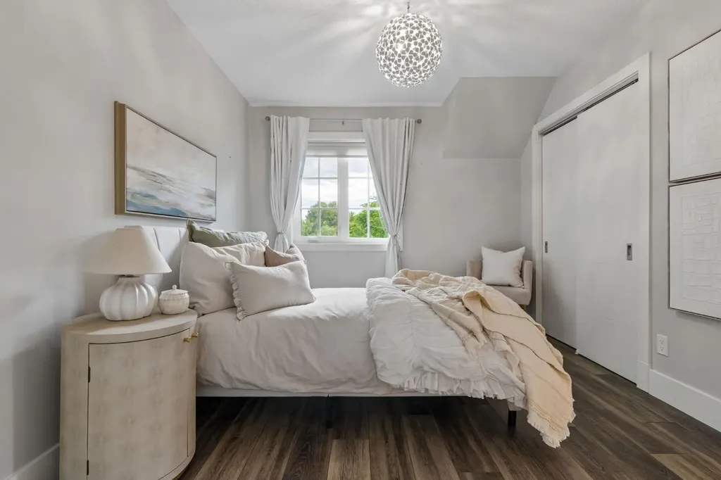 512 Memorial Drive NW Calgary AB T2N 3C4