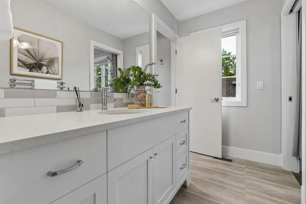 512 Memorial Drive NW Calgary AB T2N 3C4