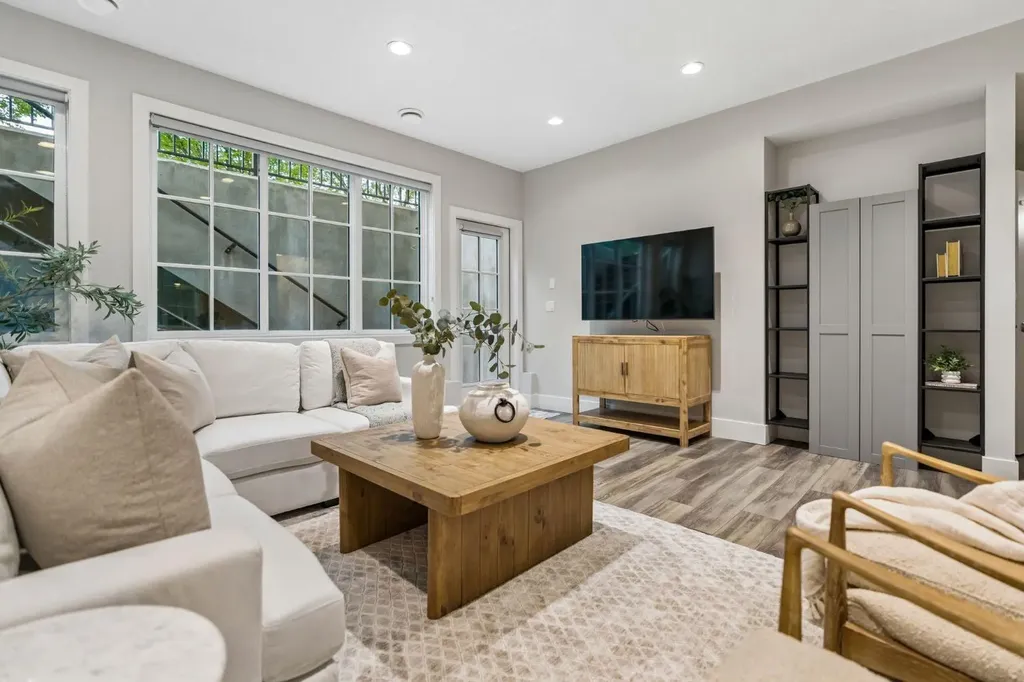 512 Memorial Drive NW Calgary AB T2N 3C4