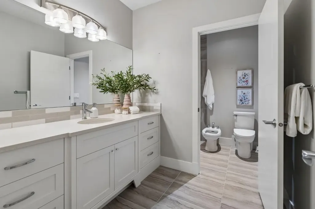 512 Memorial Drive NW Calgary AB T2N 3C4