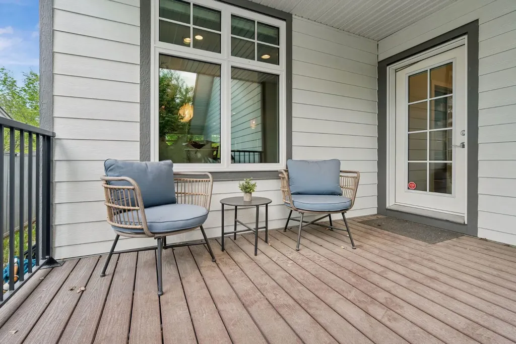 512 Memorial Drive NW Calgary AB T2N 3C4