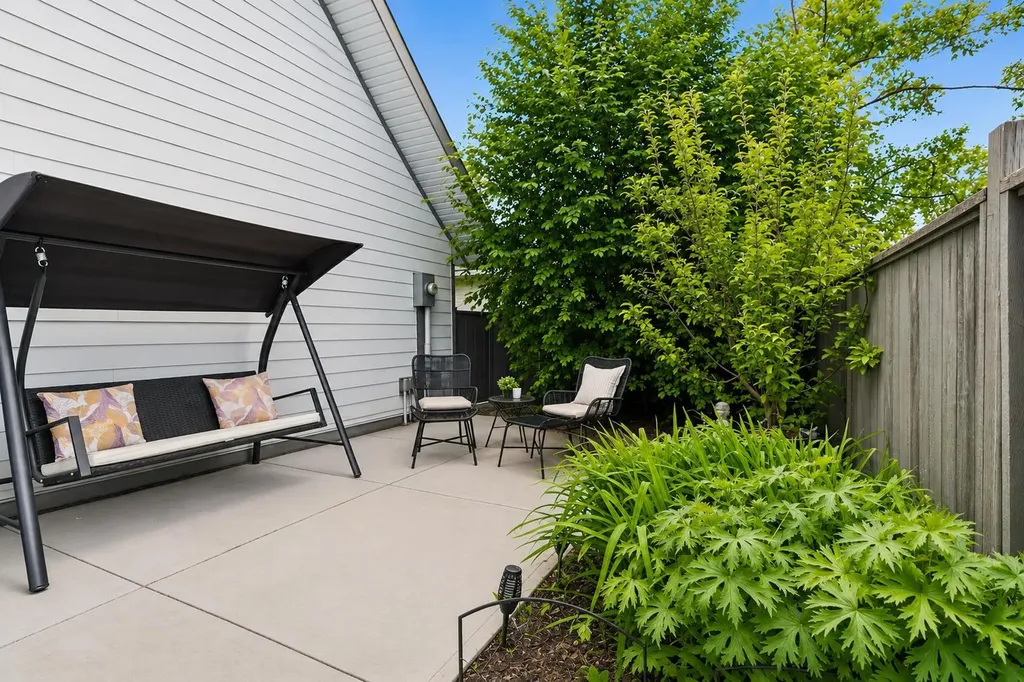 512 Memorial Drive NW Calgary AB T2N 3C4