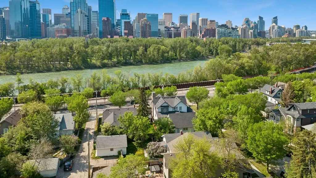 512 Memorial Drive NW Calgary AB T2N 3C4