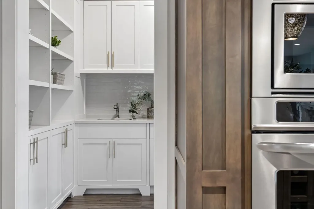 512 Memorial Drive NW Calgary AB T2N 3C4
