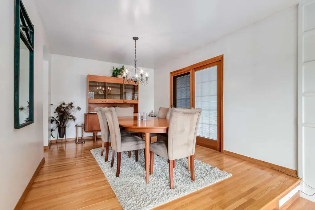 103 Cantrell Place SW Calgary AB T2W1X2