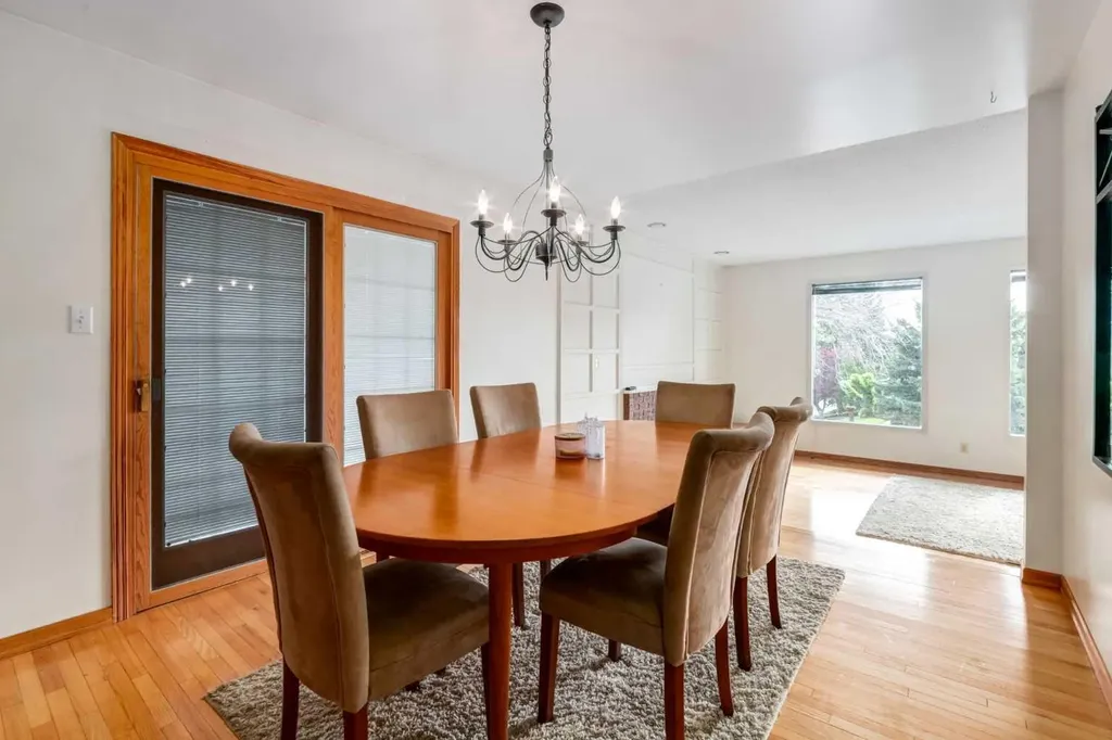 103 Cantrell Place SW Calgary AB T2W1X2