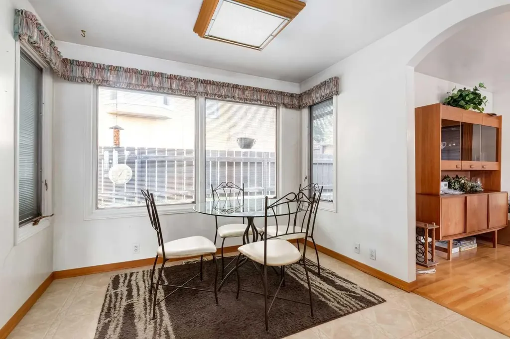103 Cantrell Place SW Calgary AB T2W1X2