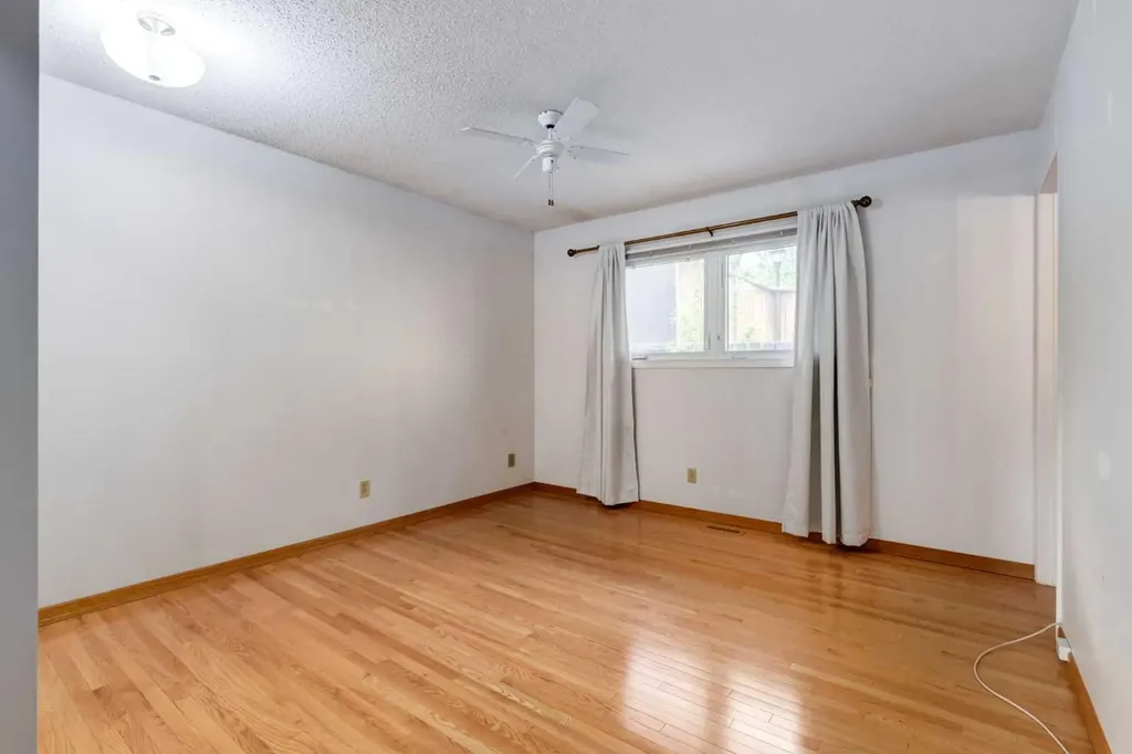 103 Cantrell Place SW Calgary AB T2W1X2