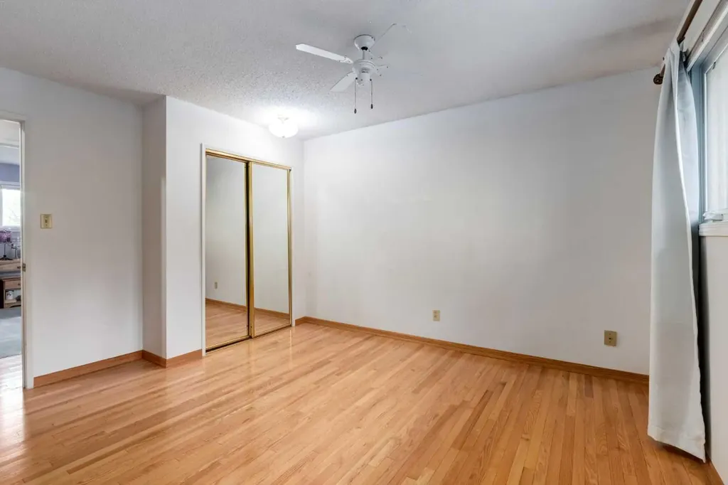 103 Cantrell Place SW Calgary AB T2W1X2