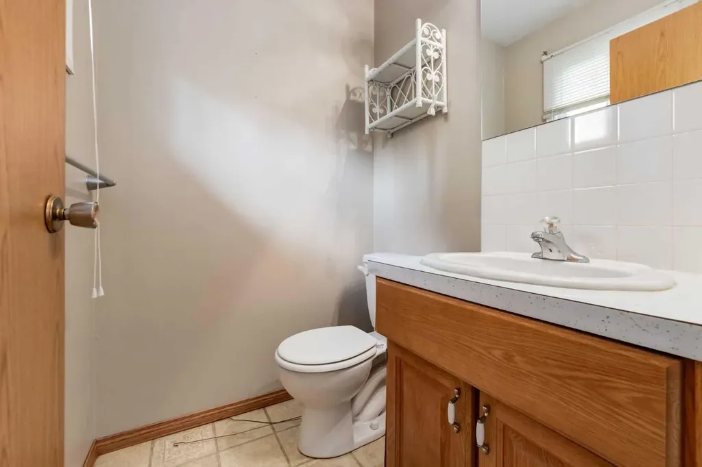 103 Cantrell Place SW Calgary AB T2W1X2