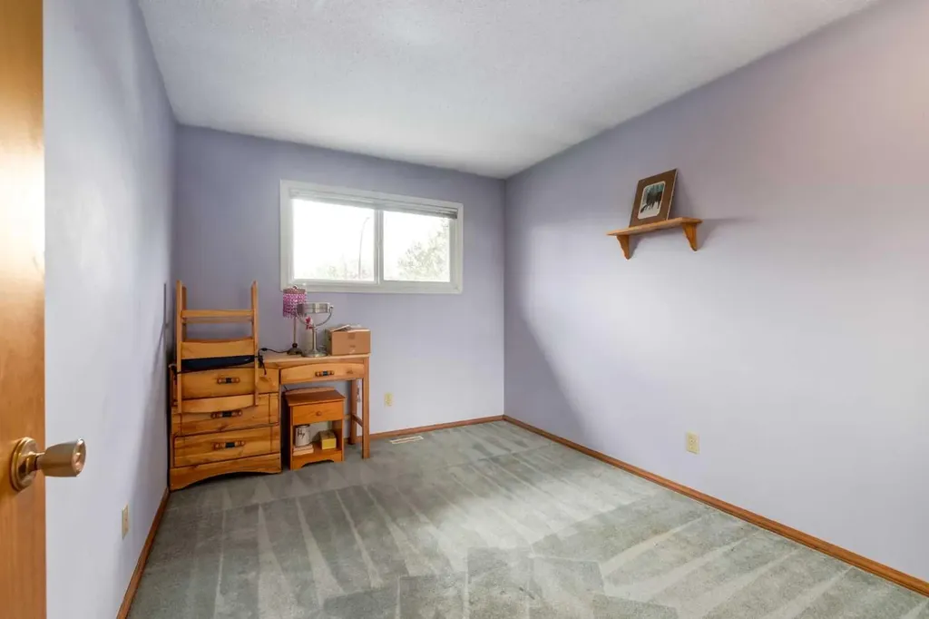 103 Cantrell Place SW Calgary AB T2W1X2