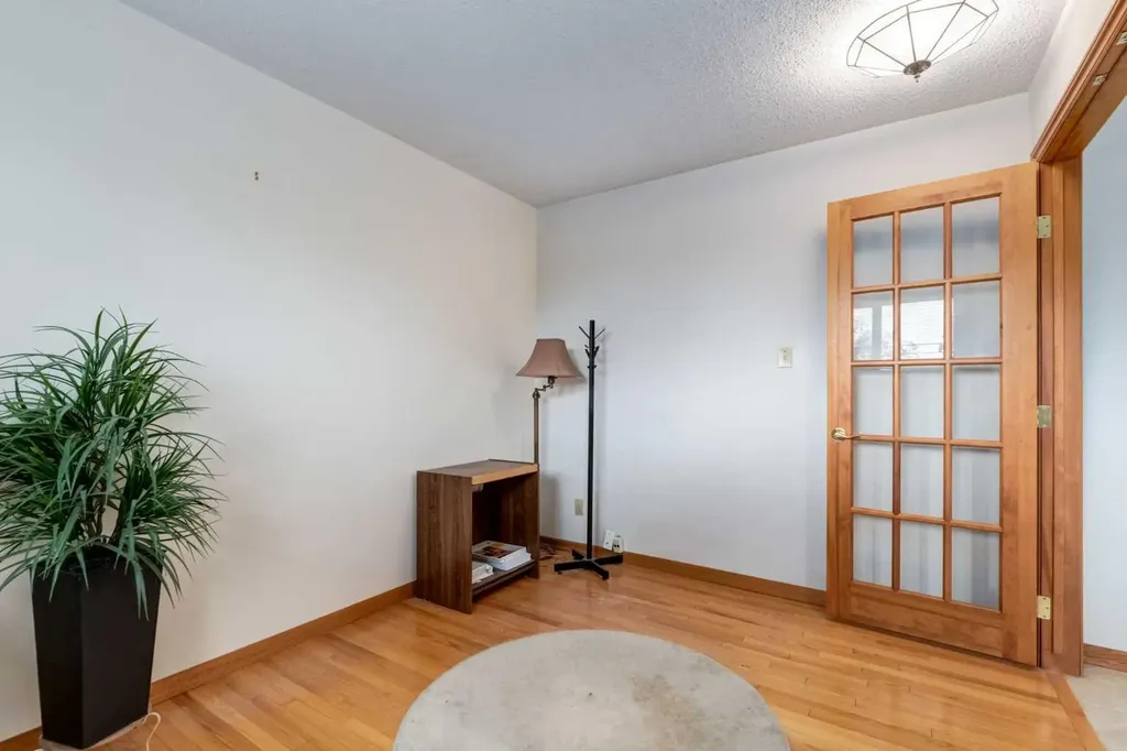 103 Cantrell Place SW Calgary AB T2W1X2