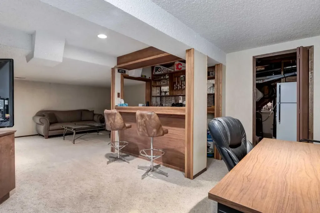 103 Cantrell Place SW Calgary AB T2W1X2