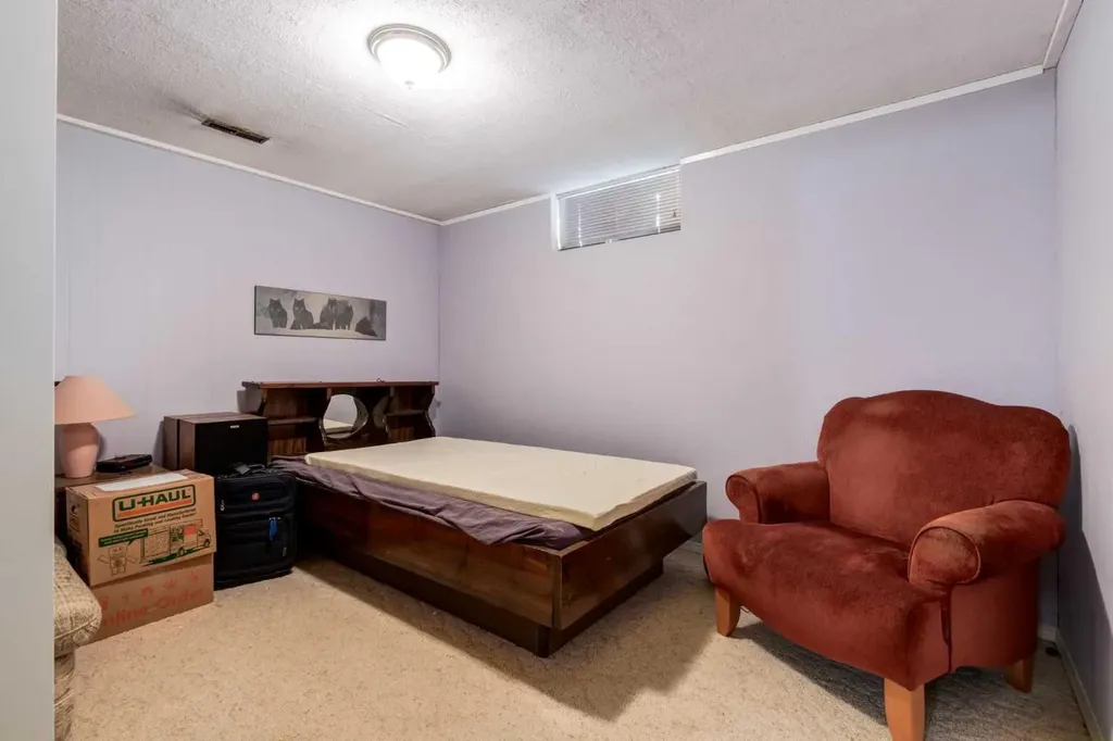 103 Cantrell Place SW Calgary AB T2W1X2