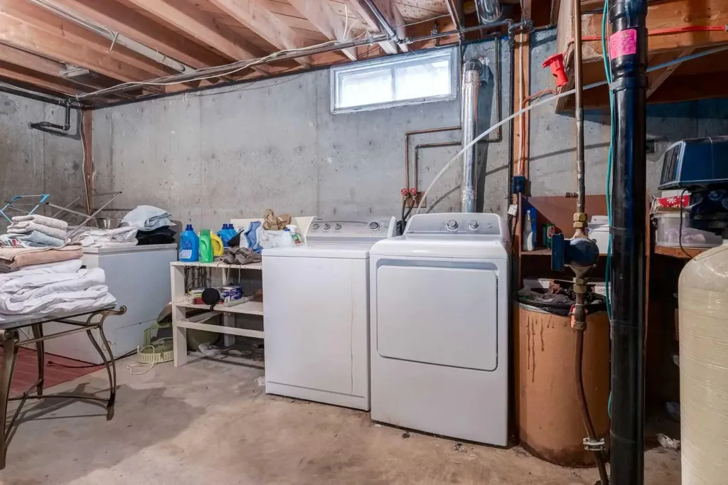103 Cantrell Place SW Calgary AB T2W1X2