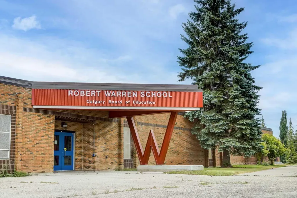 103 Cantrell Place SW Calgary AB T2W1X2
