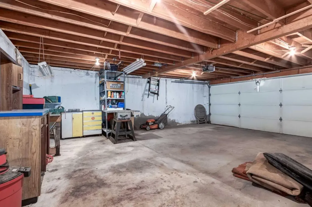 103 Cantrell Place SW Calgary AB T2W1X2