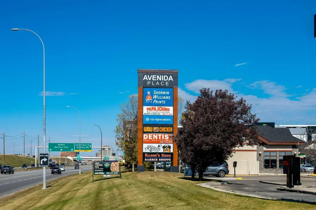 103 Cantrell Place SW Calgary AB T2W1X2