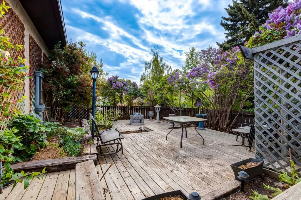 103 Cantrell Place SW Calgary AB T2W1X2
