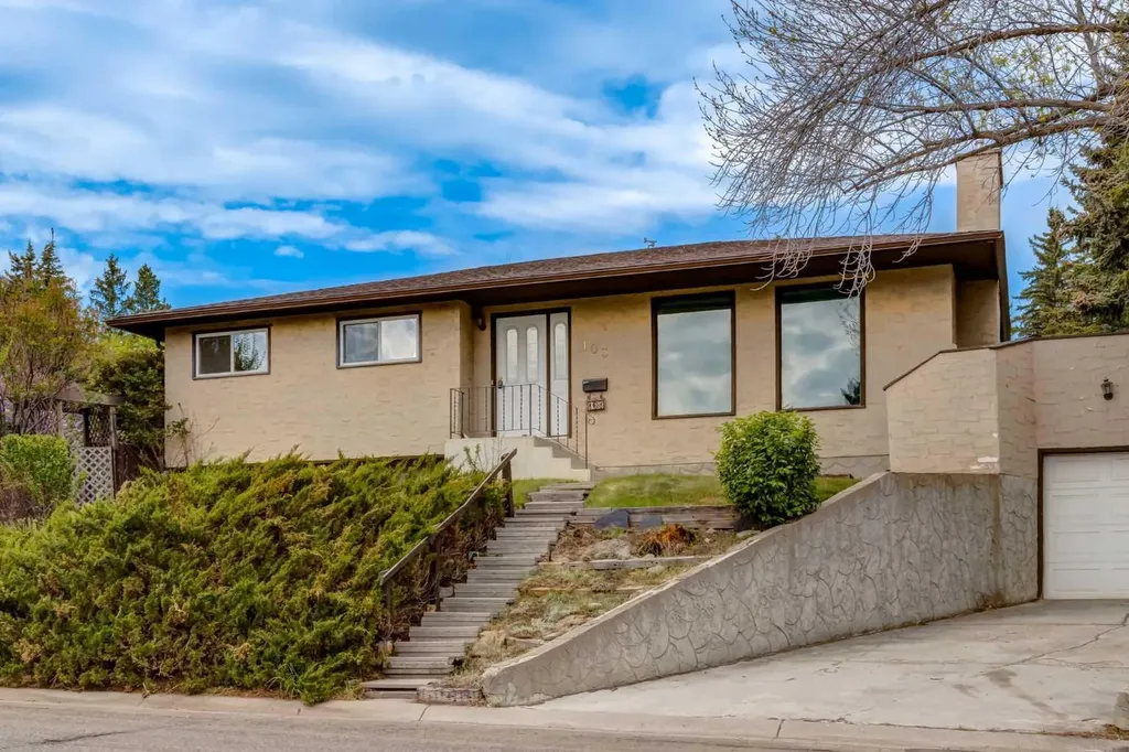103 Cantrell Place SW Calgary AB T2W1X2